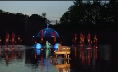 Lights and reflections : The show on the lake